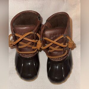 Sperry Kids Brown and Black Duck Boots Baby/Toddler size 6